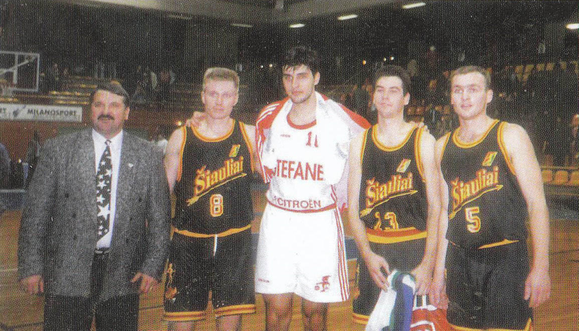 BC Šiauliai. 1995-1996 m. po rungtynių su Milano "Stefanel" (D.Bodiroga ir kiti).