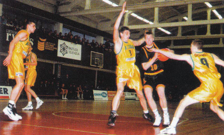 BC Šiauliai. 1994-1995 m. M.Žukauskas prieš Kauno "Atletą".